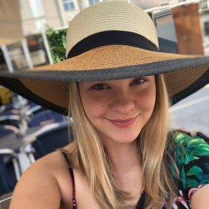 Meet your Posher, Becca